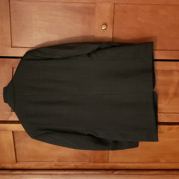 Sport coat made by Haggar. Size is 44L.  Like new condition. Color black gray - Picture 6 of 8